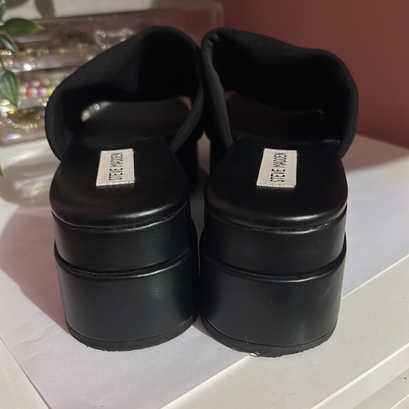 Steve Madden Black Platforms - Picture 4 of 4